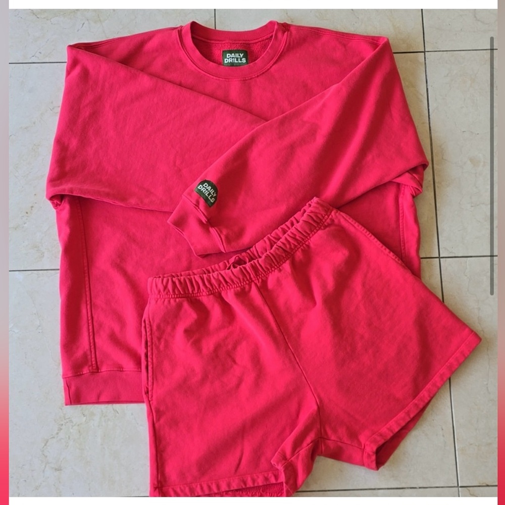 Daily Drills XS/S Heart Oversized sweatshirt and shorts